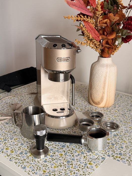 Кафемашина Delonghi Dedica златна