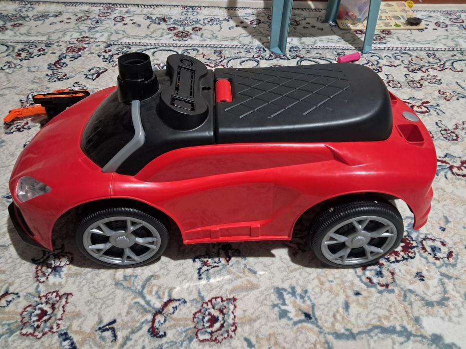 Продам игрушечную машину каталку