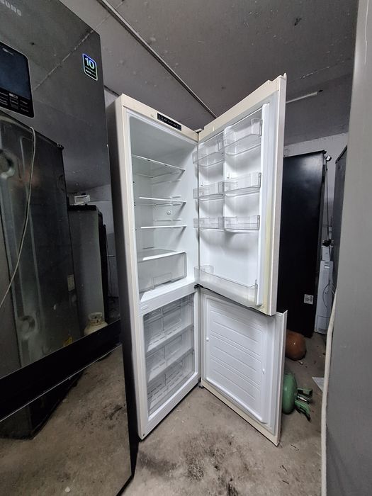 Холодильник разные  доставка ноуфрост