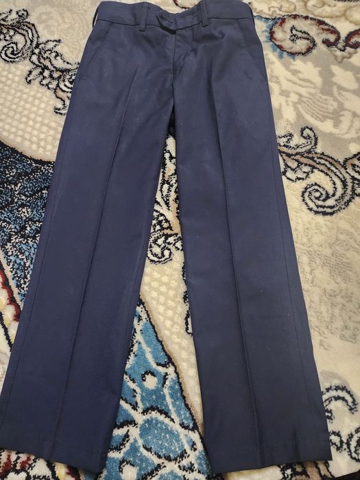 Detskiy kiyimlar sotiladi. Yangi turibdi.