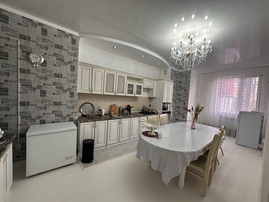 Продам  квартиру 3 комннатную