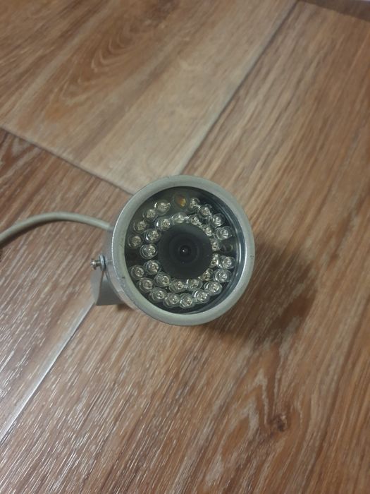 Продаются аналоговые камеры.белая 100 серебристая 100