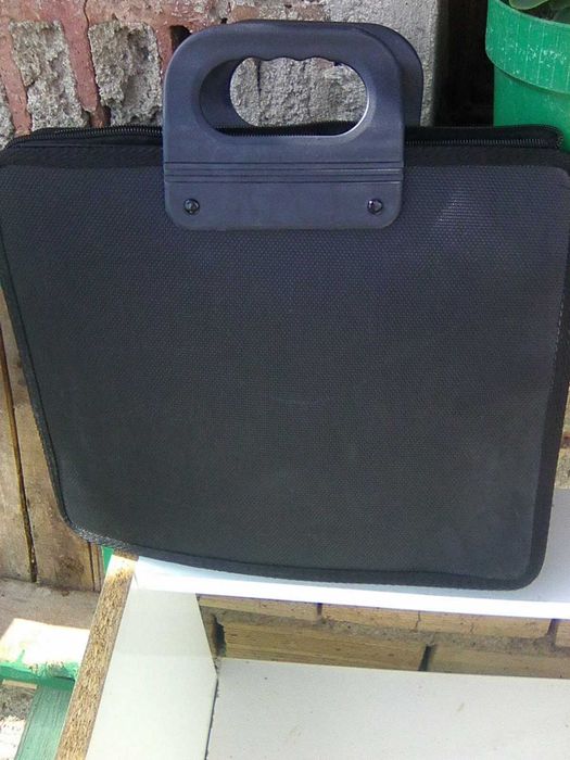 Продавам чанта за лаптоп и чанта  за документи