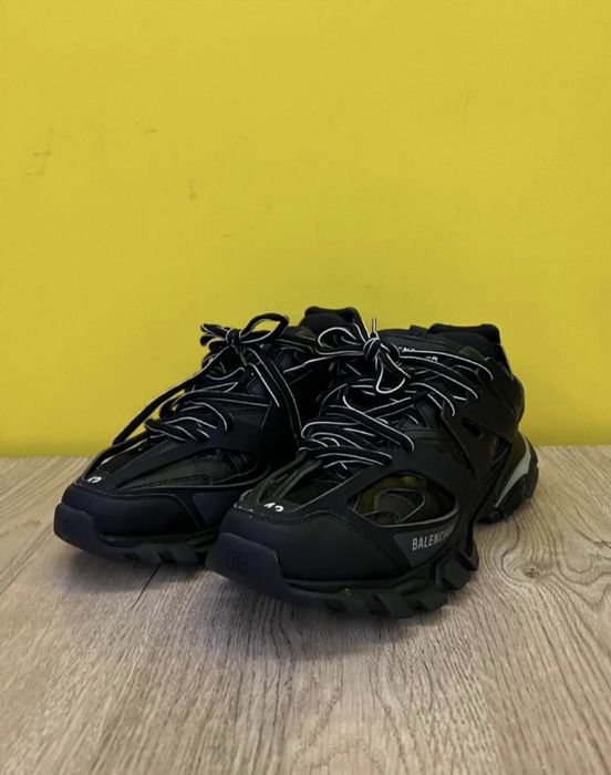 Balenciaga track led