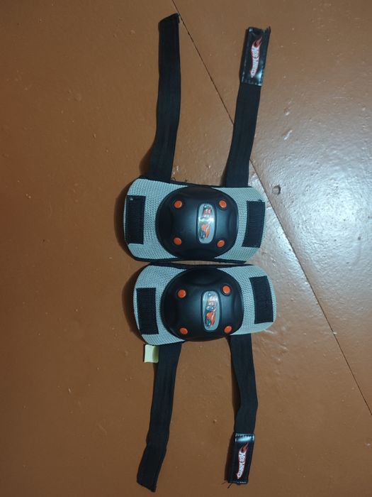 Наколенники детские [в отличном состоянии)