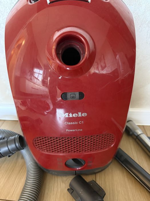Ръчна прахосмукачка Miele Classic C1