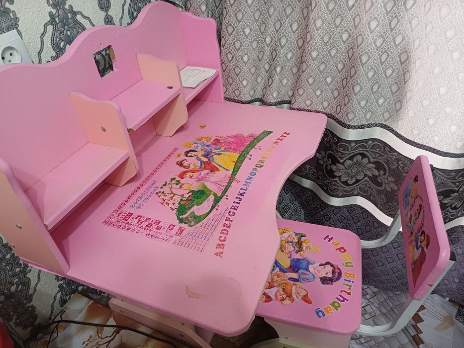 Dars qilish uchun stol