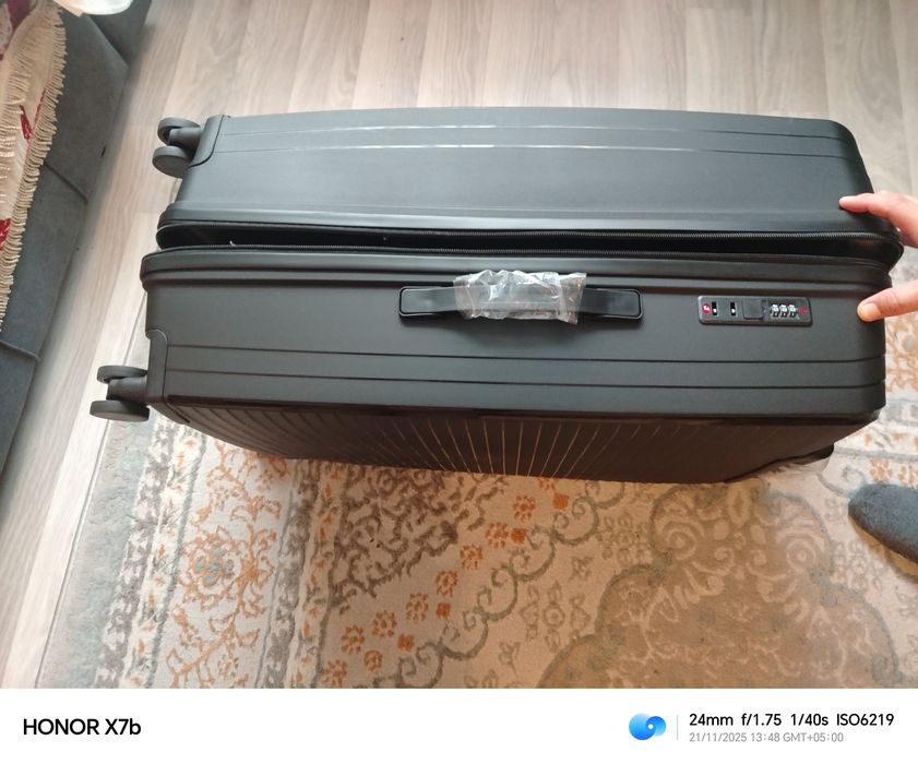 продам новый чемодан