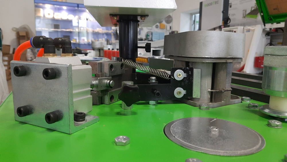 Кромкооблицовочный станок DELTAMACHINERY DM-112