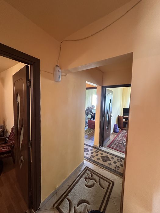 Apartament/2 bai, 4 camere,bucatarie.
