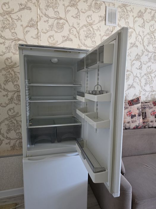 Холодильник сатылады 2 камерный