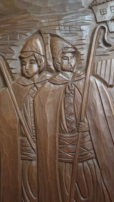 Дърворезба и картина рисувана на кожа