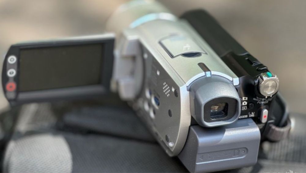 Цифрова видеокамера Sony DCR-SR90E