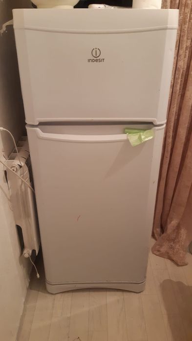 Холодильник indesit