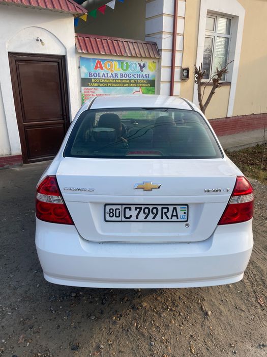 Нексия 3 автомат  сотилади, 2017 йили, метани бор