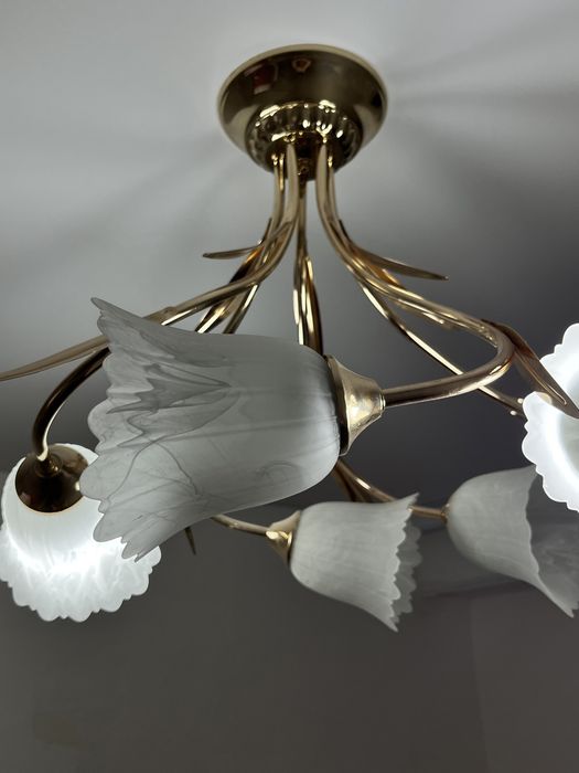 Продам люстру