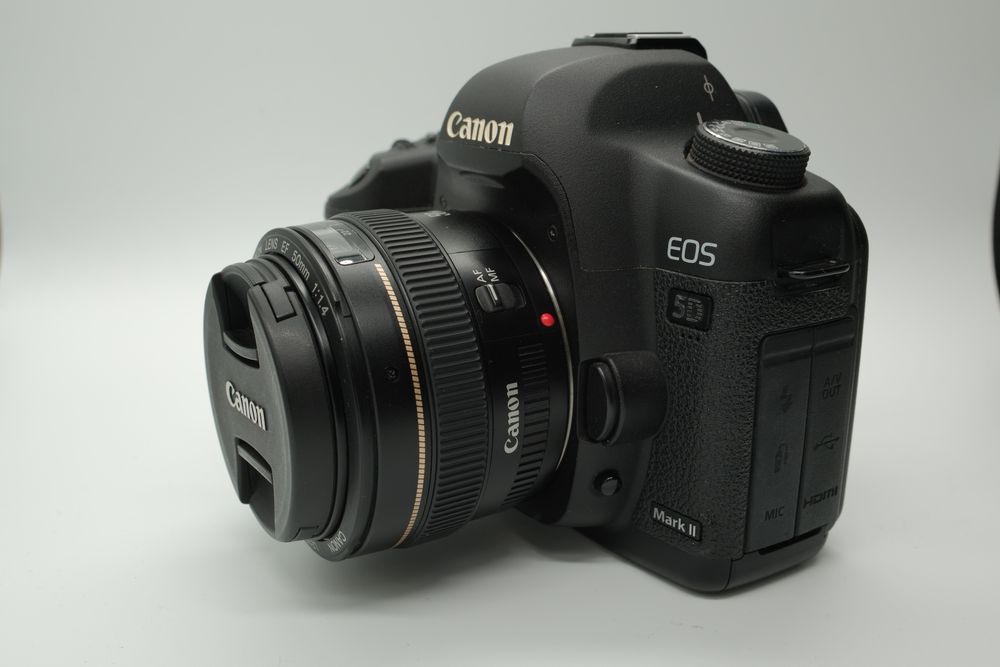 Canon 5D mark II + обектив Canon EF 50mm f1.4 USM Full Frame