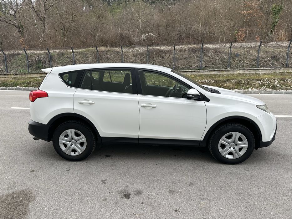 Toyota RAV4 4WD, 2015, бензин 150к.с. - реални км, 2 комплекта гуми