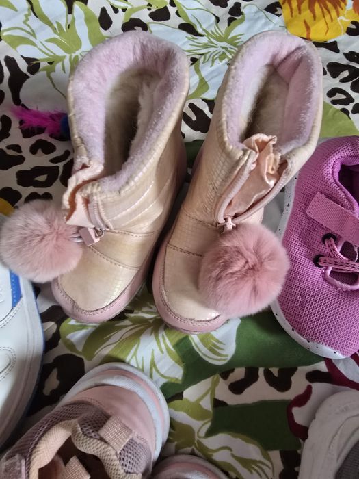 Детская обувь разная