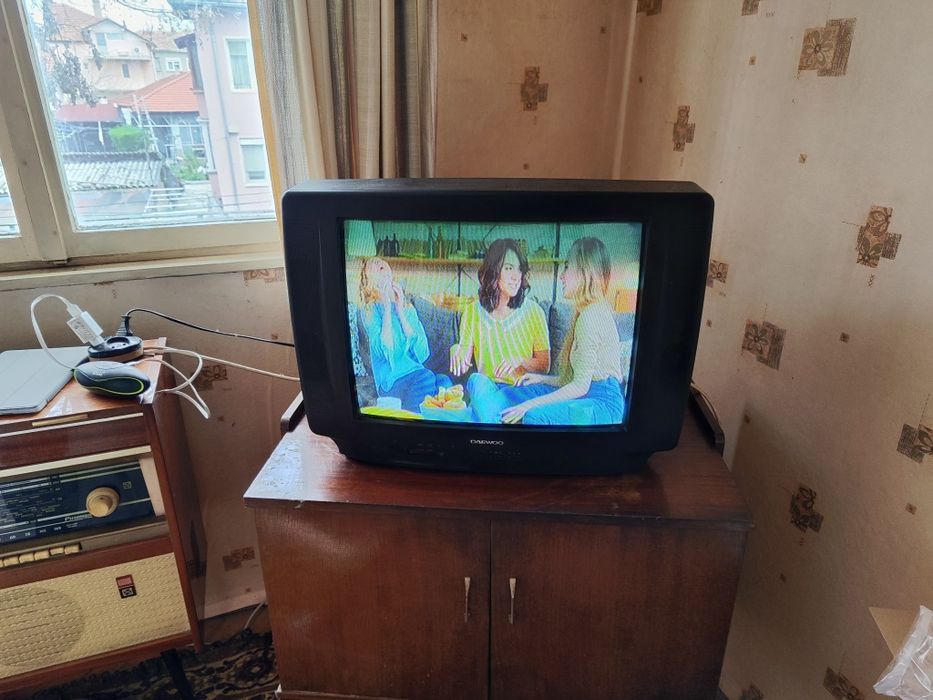 Телевизор 21 инча