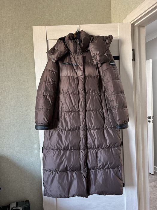 Продам пуховик clasna