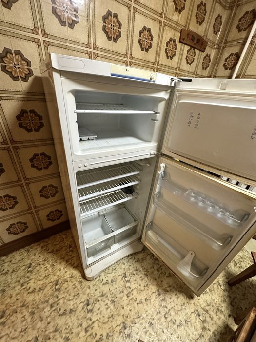 Продам холодильник! Indesit