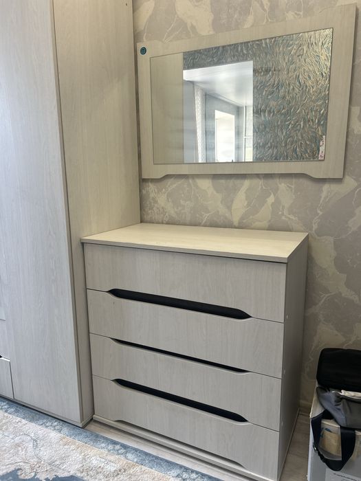 Продам комод с зеркалом за 50тыс