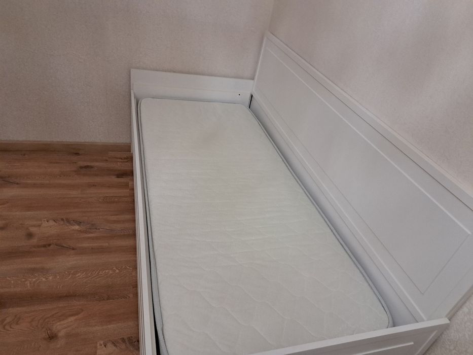 Продам кровать 80*200 с матрасом