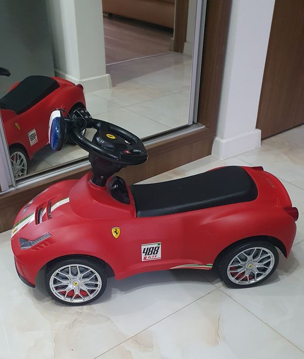 Mașinuța roșie Ferrari pt copii