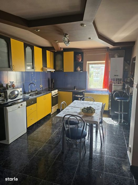 Apartament 4 camere, etaj 3/4, Micro 16