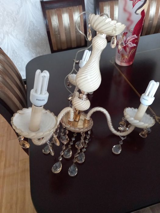 Продам люстру трехрожковую