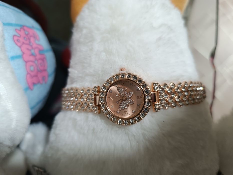 Продам часы новые