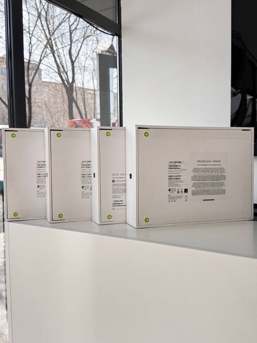 MacBook Air M2 • 16GB/256GB