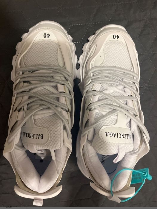 Adidași noi  mărimea 40