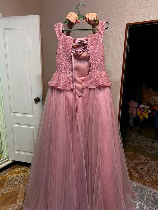 Продаётся красивое вечернее/праздничное платье