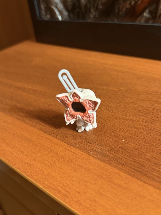 Фигурки очень странные дела Демогоргон с прищепкой