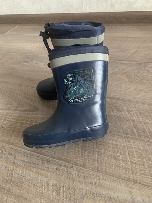 Резиновые сапоги на мальчика