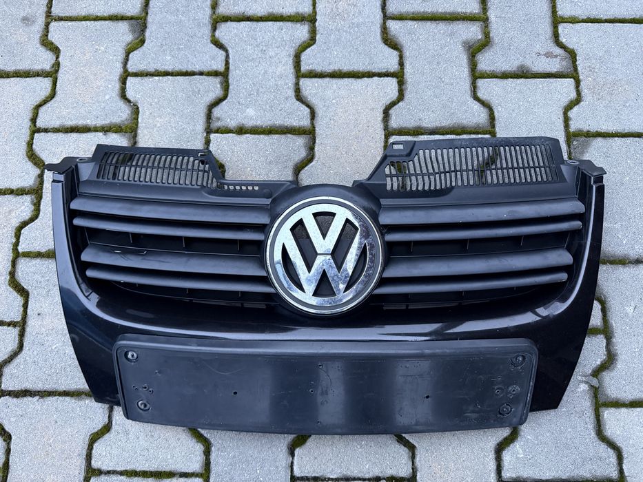 ОТЛИЧНА ОРИГИНАЛНА Решетка / Маска / С Емблема Комплект за -Vw Golf 5-