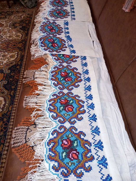 Fețe de masă masă și draperi cusute