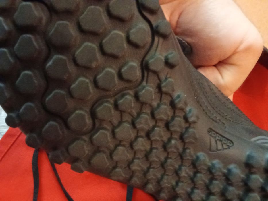 Vand mai multe perechi adidași