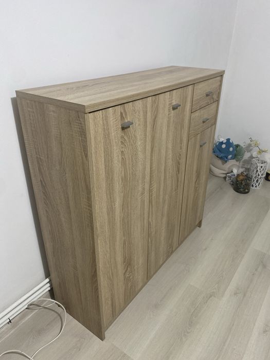 Dulap  spatios cu etajere si sertare