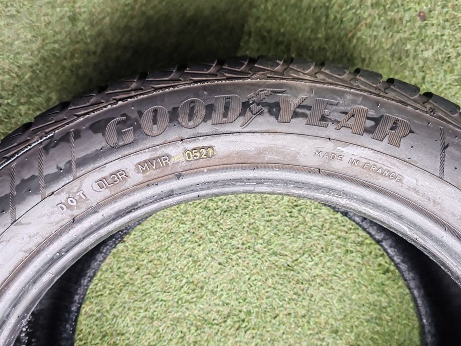 215 55 17 allseason Goodyear