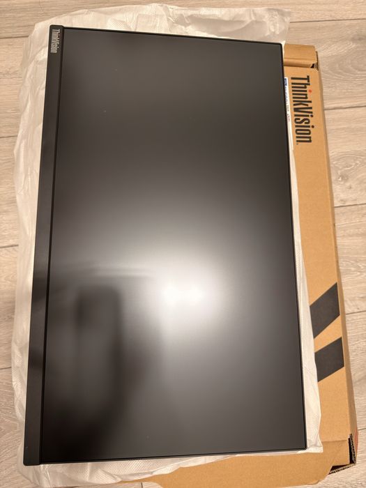 PC Lenovo Thinkcentre I3 gen14 + monitor Lenovo 24” IPS noi, sigilate