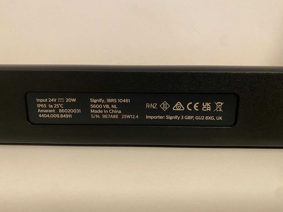 Spot LED RGB linear pentru exterior Philips Amarant Hue