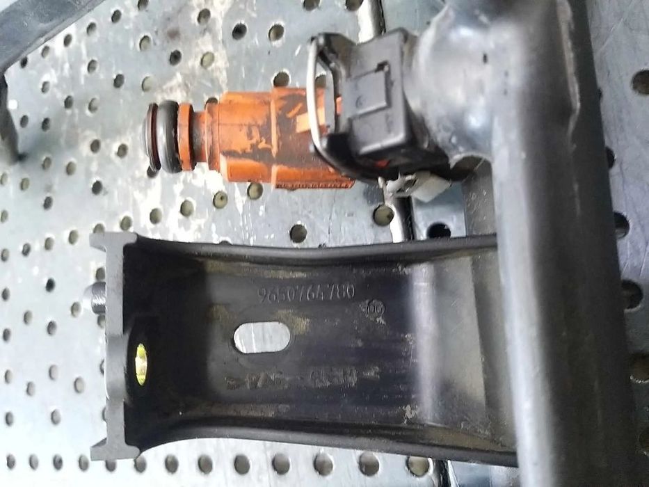 Rampa injectoare 1.6 b peugeot 206 9650764780 9653708880