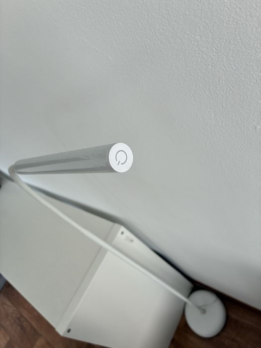 Стильная напольная лампа