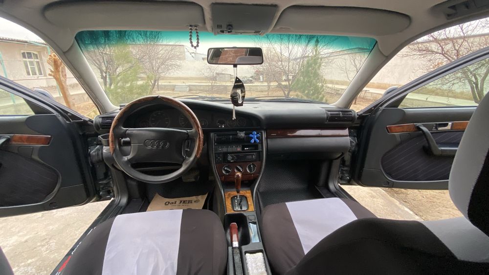 Зеленный Audi A6