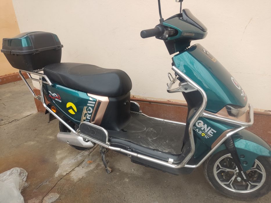 Электро скутер сотилади