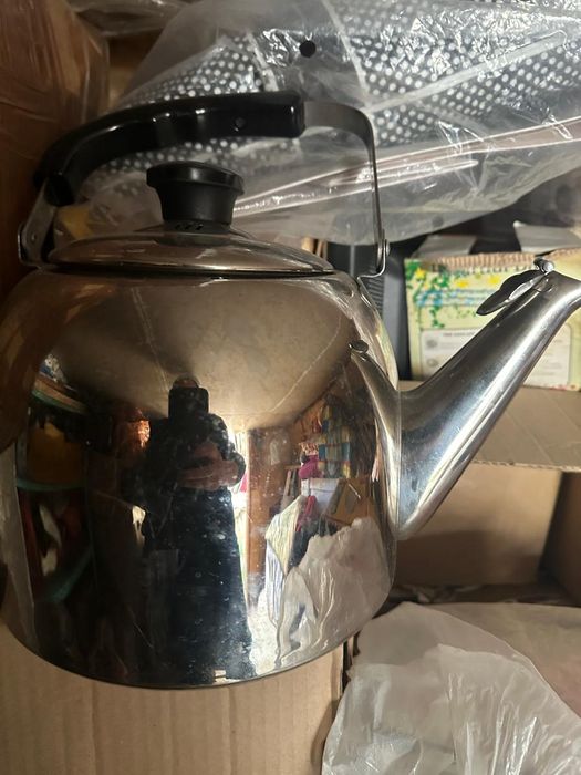 Посуда: термос, чайник, кесе