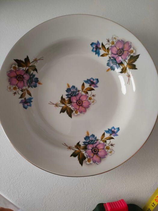 Порцеланови чинии